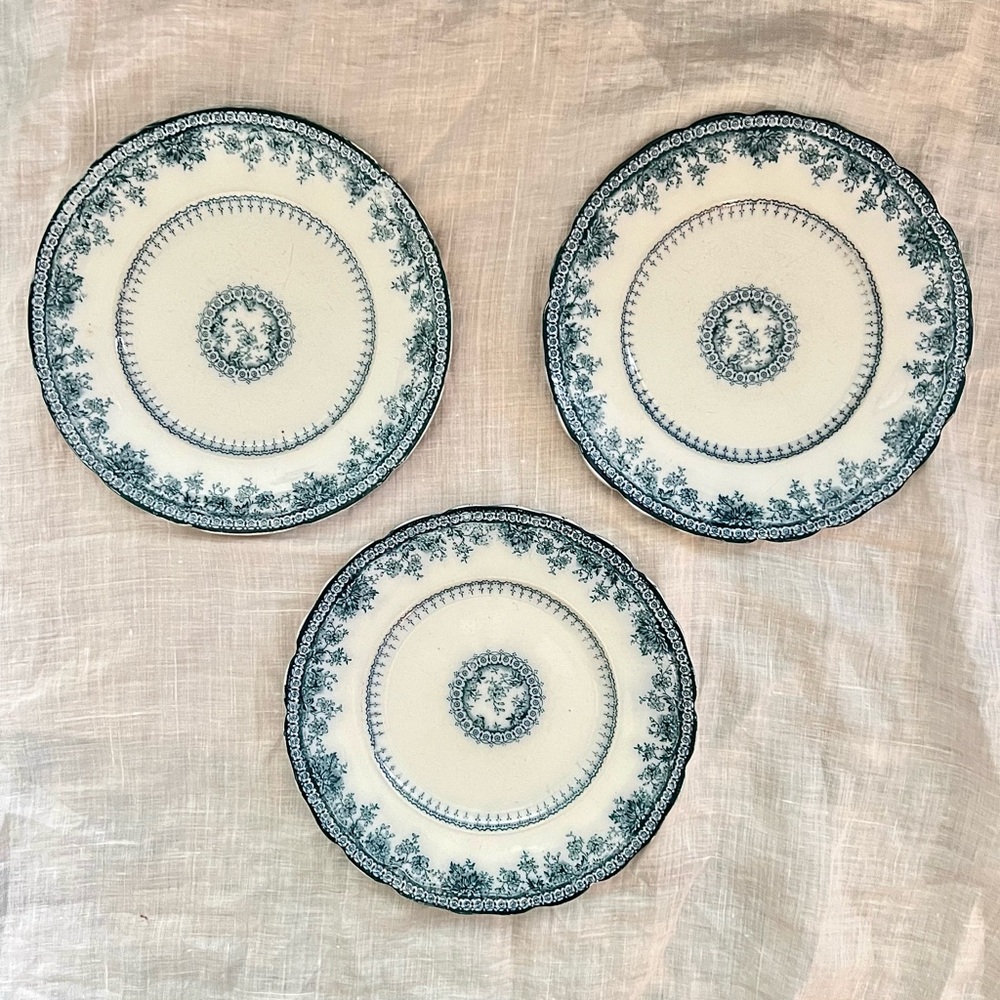 Set of 3 Antique Flow Blue "Richmond" Plates 9.5" New Wharf Pottery England 1891